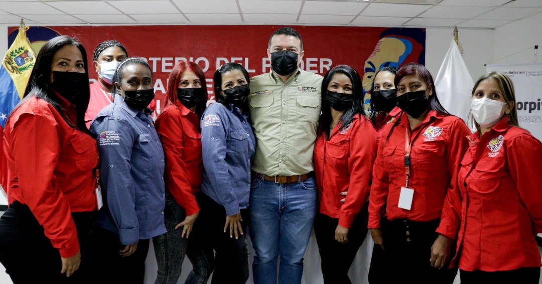 MichelleDVzla's tweet image. Hoy decimos ¡Juntos podemos más! y estoy orgulloso porque ¡el 100% de las estudiantes son mujeres! ¡GUERRERAS del sector industrial! que ya se suman a la vanguardia productiva de la nación. #ProducirEsVencer y estamos ¡VENCIENDO! 

¡Felicidades!

#VenezuelaInnova