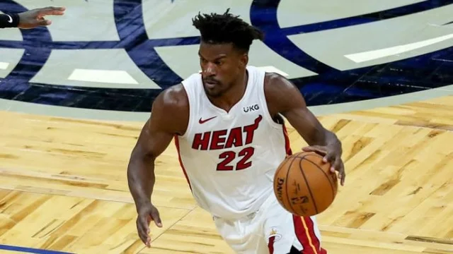 NBAMemes's tweet photo. Only 2 active players have more career steals than fouls. 

Jimmy Butler and Kawhi Leonard https://t.co/gb4Hq06pBK