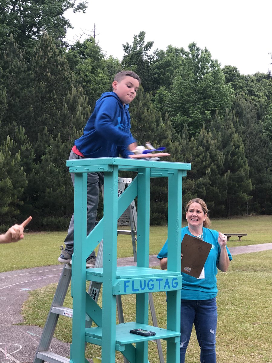 We can’t thank Mrs. Dodson enough for creating this event!  After learning about force, motion, lift and drag, all SEARCH students get to build and compete in their own Flutag competition!  Such a fun day!