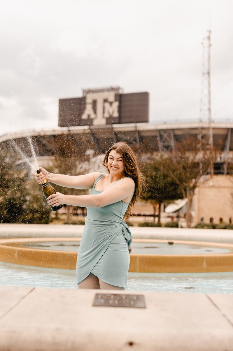 taylorrich2002's tweet photo. #TAMUgrad https://t.co/i15wbPHpkX