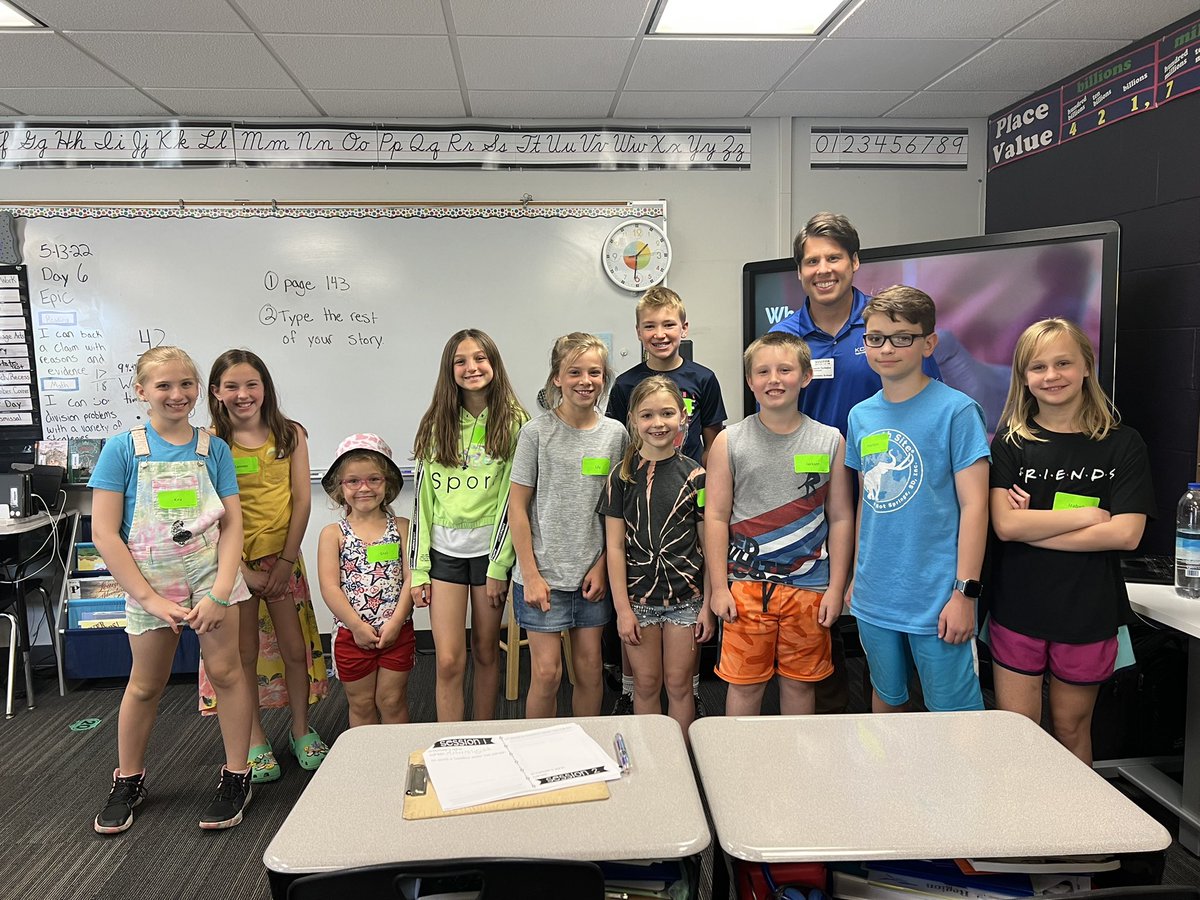 JSydejkoKCCI's tweet photo. Thanks for having me out for your career day Irving Elementary! I had a blast and I hope the kids did too!!
#iowa #iawx #irvingelementary https://t.co/dvBZFTnB2J