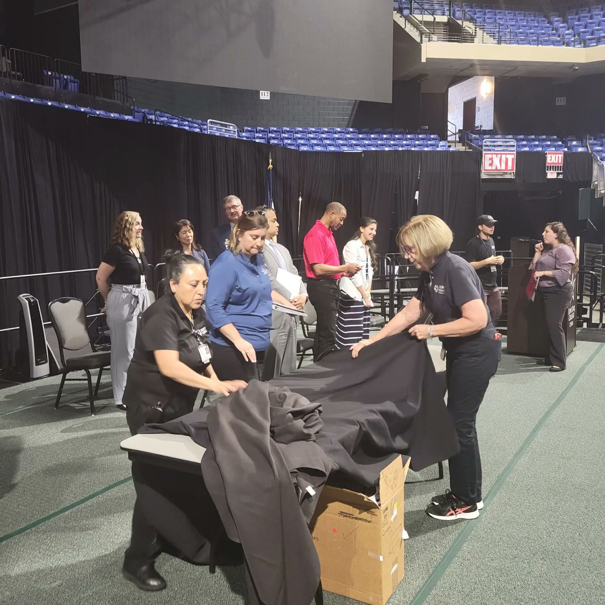 LSCCyFair's tweet photo. Behind the scenes..2022 Commencement! #communitycollege #lsccyfair #lonestarcollege #graduation https://t.co/JXByMnGG3z