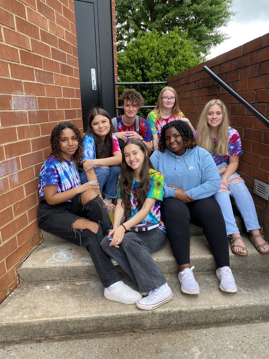 clifton_creates's tweet photo. Tie Dye Week Celebration!! https://t.co/Xfce1Zh8ej