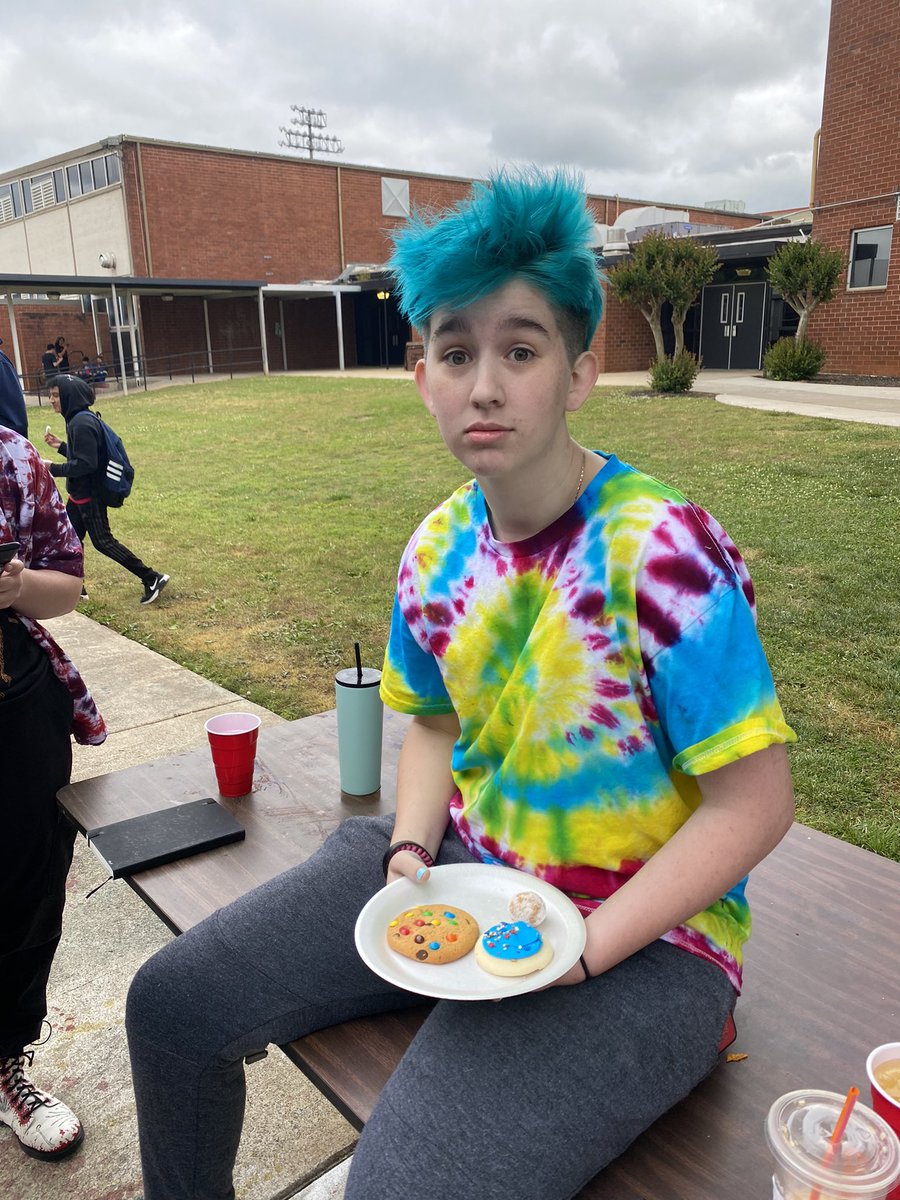 clifton_creates's tweet photo. Tie Dye Week Celebration!! https://t.co/Xfce1Zh8ej