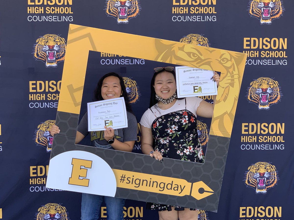ehs_counselors's tweet photo. Congratulations Class of 2022!! Another Senior Signing Day in the books! https://t.co/DtsOOB07uH