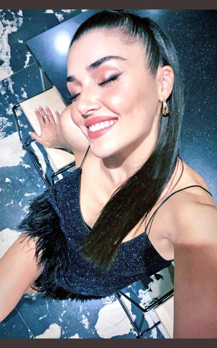 niltway's tweet photo. Cok guzelsinnn be kadin cook ayrica sandalyelerini hep merak ediyordum @HandeErcel  tesekurler https://t.co/T0bs492Os4