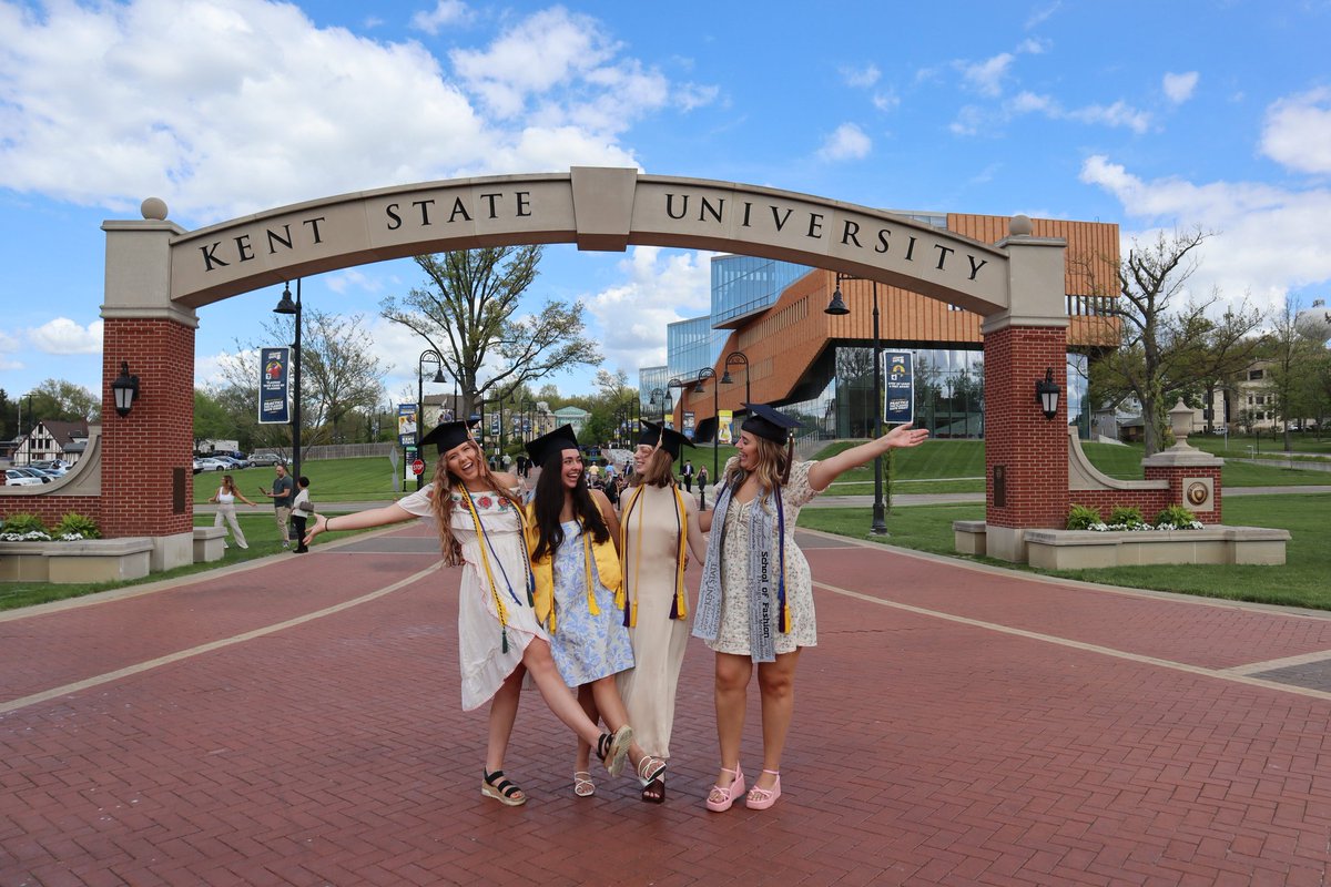 JessicaGuider's tweet photo. #FlashesForever 💙💛 https://t.co/a3gJapsEXh
