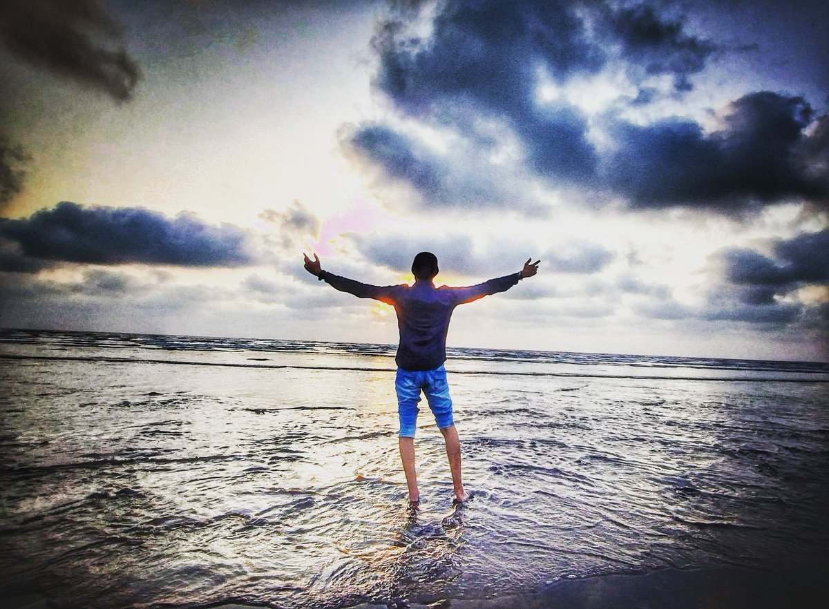 Sonu16782639's tweet photo. {A midsummer ice cream}
.
.
.
.
.
.
.
.
#Maharashtra #photography #sunsetphotography #NaturePhotography #sonusinghjsr #YouTuber #vloggerlifestyle https://t.co/rWEND1TheV