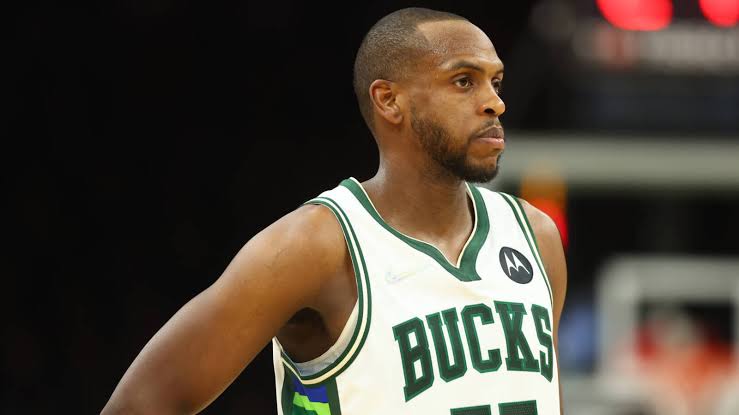 RobBuchananNBA's tweet image. BREAKING: Khris Middleton's status for Game 6 has been upgraded to available, sources tell @BallsackSports