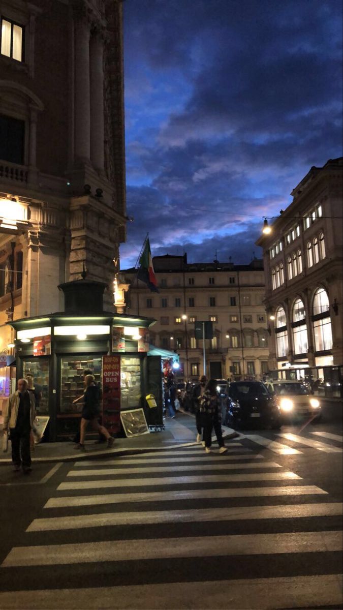shaine_smith19's tweet photo. Night Life 🥰 https://t.co/OWLbp5UIc5
