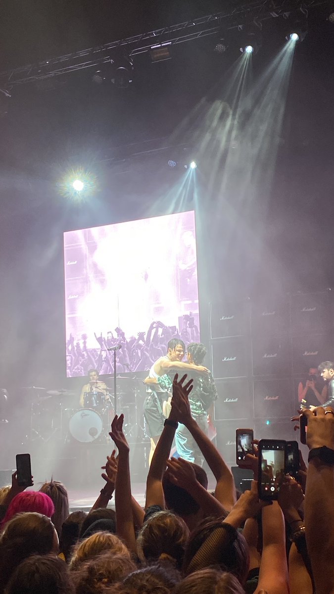 fallawaysarah's tweet photo. .@yungblud in brussels!! https://t.co/Kk3hkWLdf2
