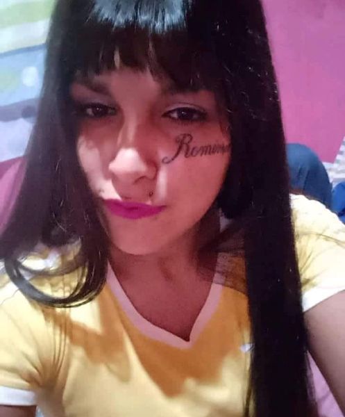 Sol Abigail Lisondo tiene 15 años, desapareció el 6/5 en #LomasDeZamora #BuenosAires. Es delgada, pelo largo negro, tatuaje en el pómulo q dice  "ROMINA” y del otro pómulo un❤️. Vestía campera naranja, calzas multicolor. Avisar #URGENTE☎️1164836018, 134 o 911