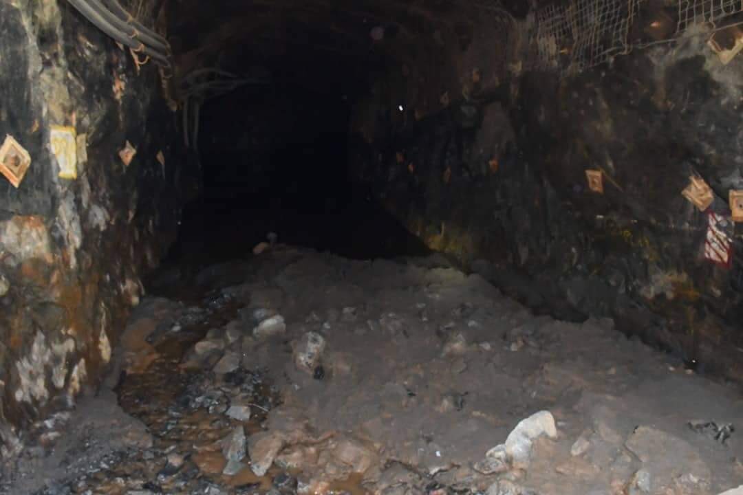 radiosomega's tweet image. 🔴 #Burkina #Perkoa - 28 jours après et pour la première fois, des journalistes sont descendus ce vendredi dans les galeries au niveau 580m. Les opérations s’intensifient à la recherche des 8 travailleurs de la mine souterraine. Reportage photos de nos envoyés spéciaux.