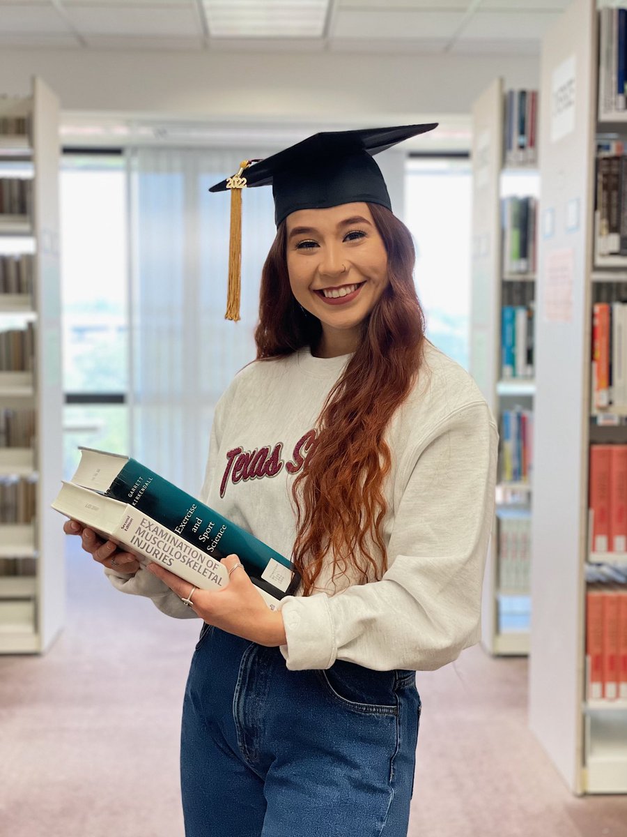 _feliciaherrera's tweet photo. Words can’t describe the euphoria I feel. I’m so grateful to have my mom here and know my dad is looking down on me! Could not have done it without them. This one is for y’all! 🕊 ✨ https://t.co/JbmCjCDtfP