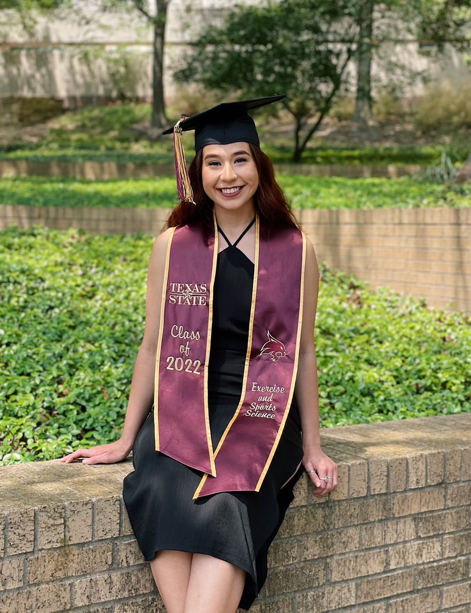 _feliciaherrera's tweet photo. Words can’t describe the euphoria I feel. I’m so grateful to have my mom here and know my dad is looking down on me! Could not have done it without them. This one is for y’all! 🕊 ✨ https://t.co/JbmCjCDtfP