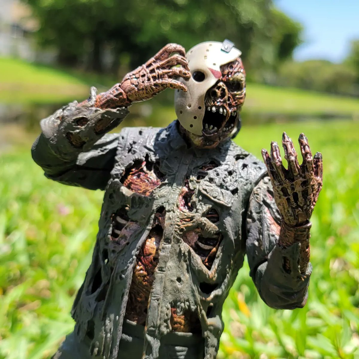 ELF_Toy_Store's tweet photo. Jason: "My favorite day of the year and my mask is broken! Arrggghhh!!!" 🤣😂🤣😂

Happy Friday the 13th!

#neca #fridaythe13th #jasonvorhees #necacollector #horrorcollector #necaofficial
#horror #horrormovies #horrortoys #necatoys #toyphotography #toyart #actionfigurephotography https://t.co/GtakCiTSEn