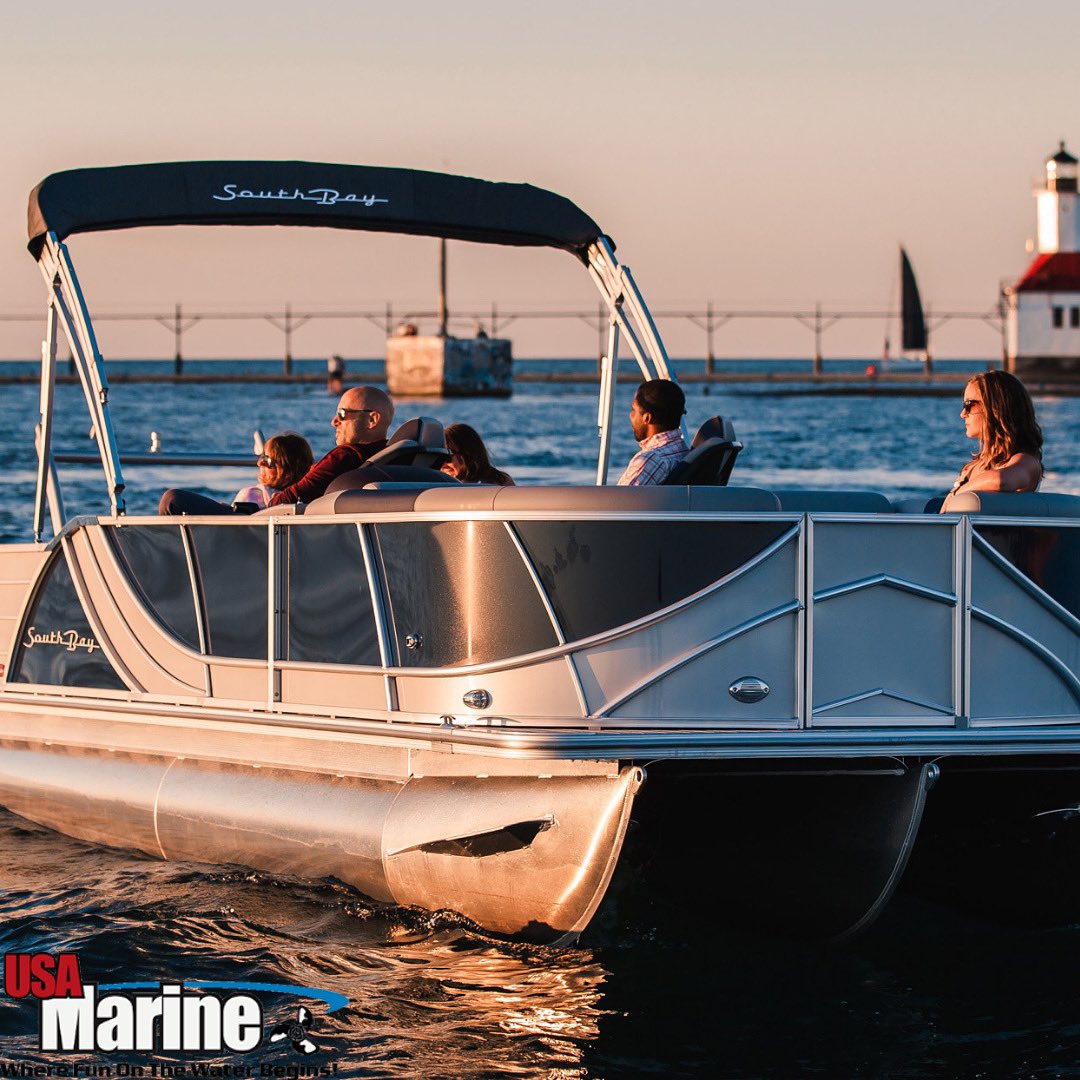 USAMarineInc1's tweet photo. Watching the sunset on the water >>> Watching the sunset on land

Happy Friday!🌅⚓️
#pontoon #boat #Friday https://t.co/rMo3H6LjZw