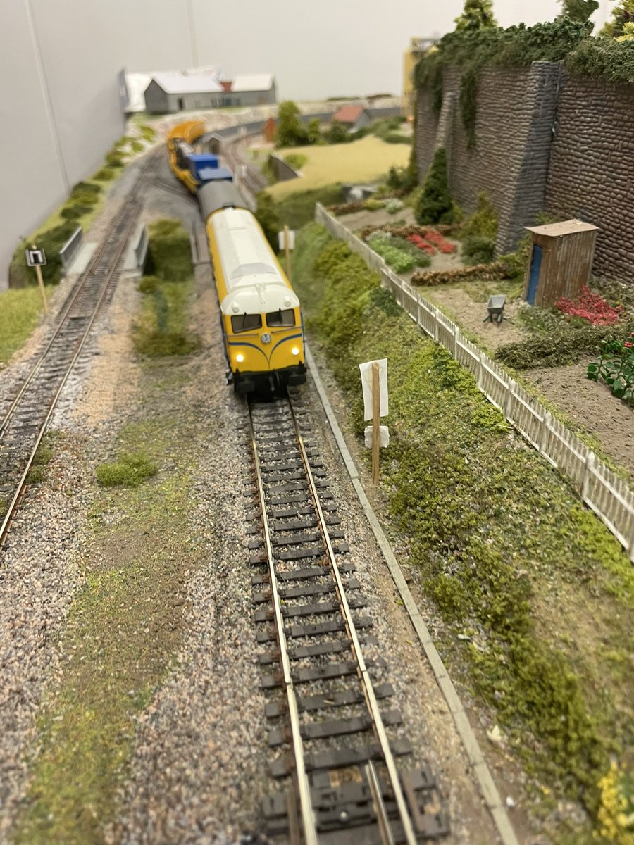 StTRAVERT's tweet photo. Le RM2VO rail miniature de #Valognes m’a accueilli ce soir pour un voyage ferroviaire dans la Manche. Un savoir-faire d’une équipe de passionnés et dont je suis fier d’en être un membre amical mais tout aussi passionné des miniatures. #Manche #RM2VO https://t.co/1yw1c10hXI