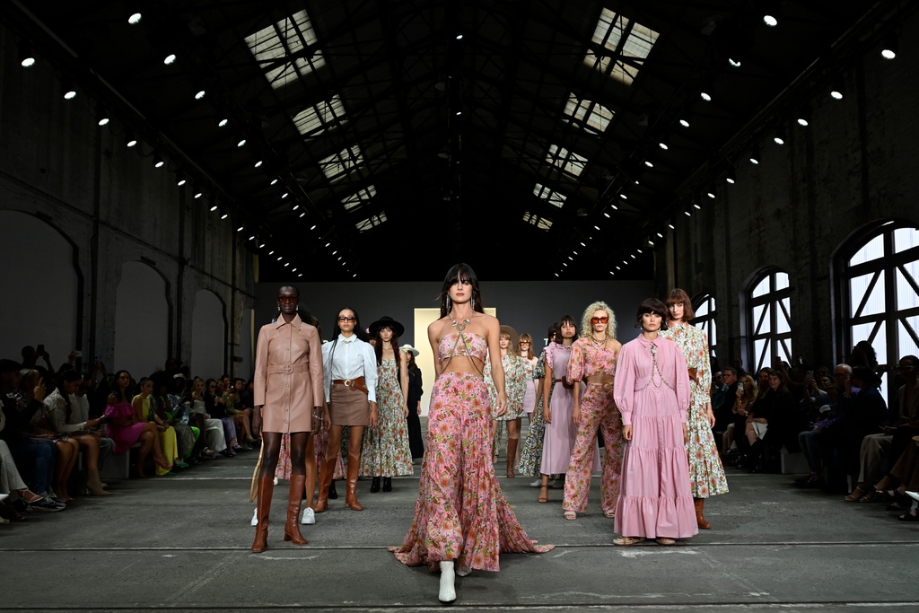 Fashion Week tweet media