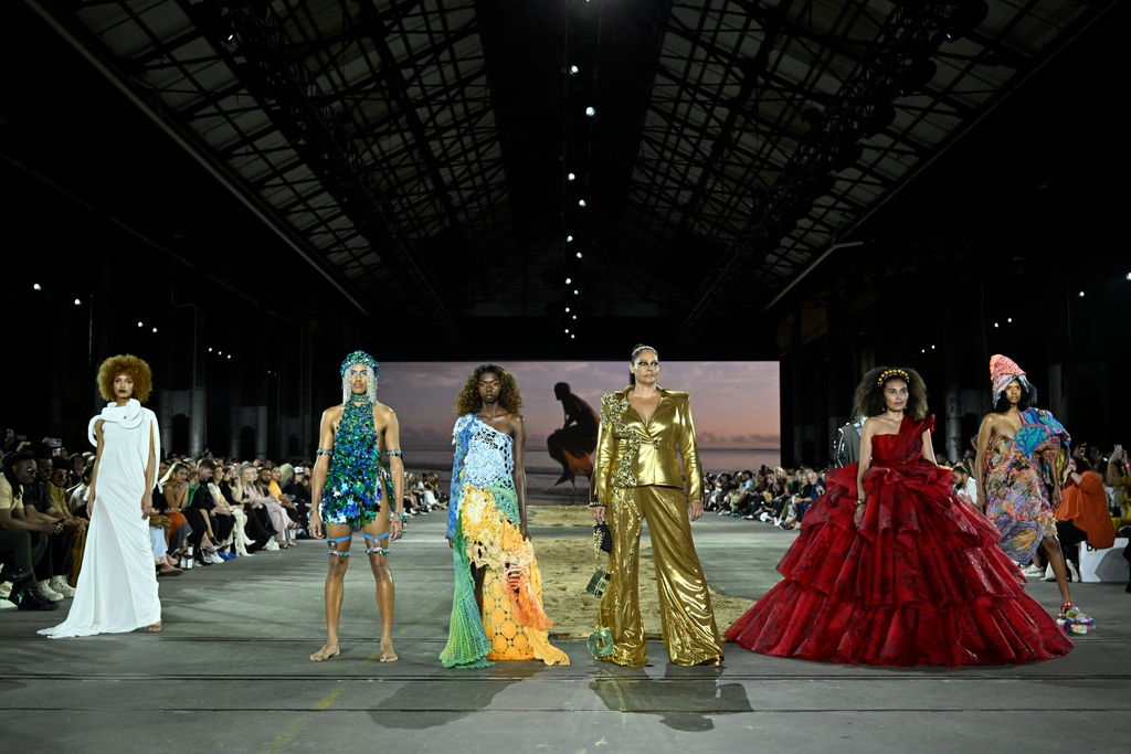 Fashion Week tweet media