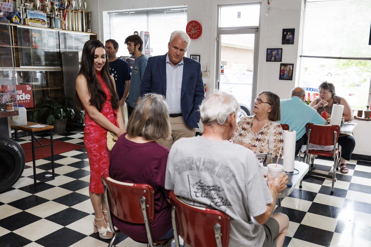 TakeBackGA's tweet photo. Our tour continues at the Dawsonville Pool Room in #DawsonCountyGA! These patriots are ready to #TakeBackGeorgia and vote for President Trump-endorsed candidates. https://t.co/JlWlHwsJJM