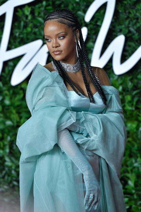 FentyPosts's tweet photo. @rihanna's top certified eras in the US 🇺🇸

#1 Good Girl Gone Bad — 36 million
#2 ANTI — 31 million
#3 Loud — 27.5 million
#4 Unapologetic — 24.5 million
#5 Talk That Talk — 21.5 million
#6 Rated R — 12.5 million
#7 A Girl Like Me — 9 million
#8 Music Of The Sun — 4.5 million https://t.co/ryGXh9JcUK