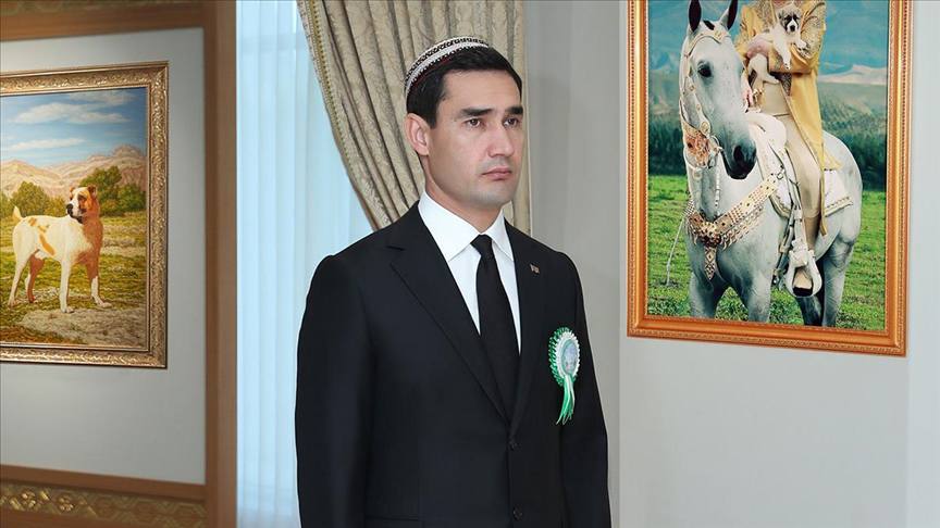 nexta_tv's tweet photo. New president of #Turkmenistan (son of the former head of state) imposed a number of prohibitions for women:

📍Nail and eyelash extensions are now prohibited. Punishment for nails - 15 days in prison or a fine.

📍You can’t dye your hair either neither at home nor in salon.
1/2 https://t.co/p7OWArGYeU