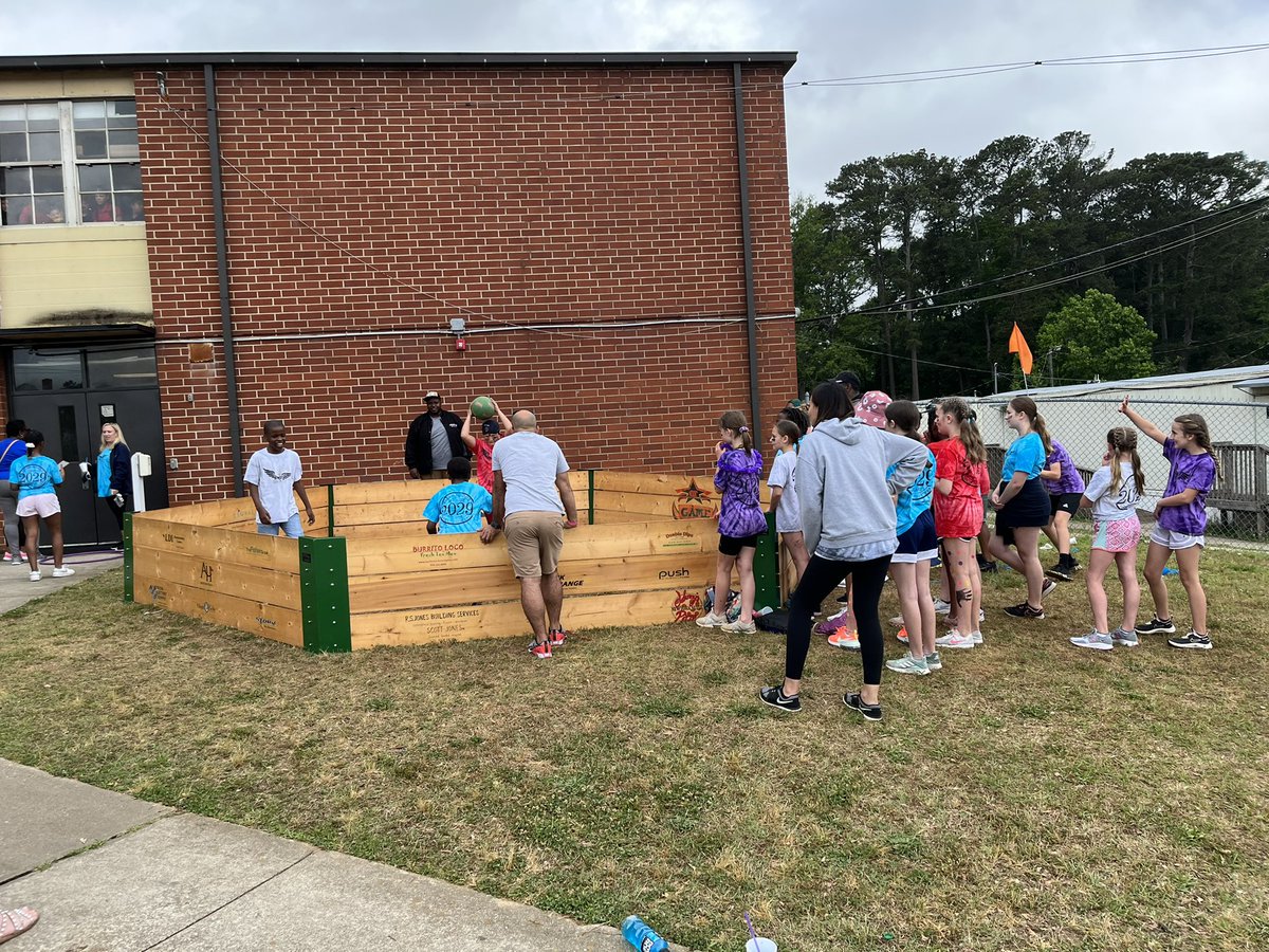 2nd Day of <a href="/NCTS09/">Newton County STEAM Academy</a> 3rd-5th Grade #FieldDay was even better! Thnx 4 all who helped pitch in for our students!

<a href="/covnews/">The Covington News</a> <a href="/CovNewsEdu/">CovNewsEdu</a> <a href="/RNC_Sports/">Rockdale/Newton Citizen</a> <a href="/NewtonCoSchools/">NCSS</a> <a href="/Samantha_Fuhrey/">Samantha Fuhrey</a> #NCSSBeTheBest