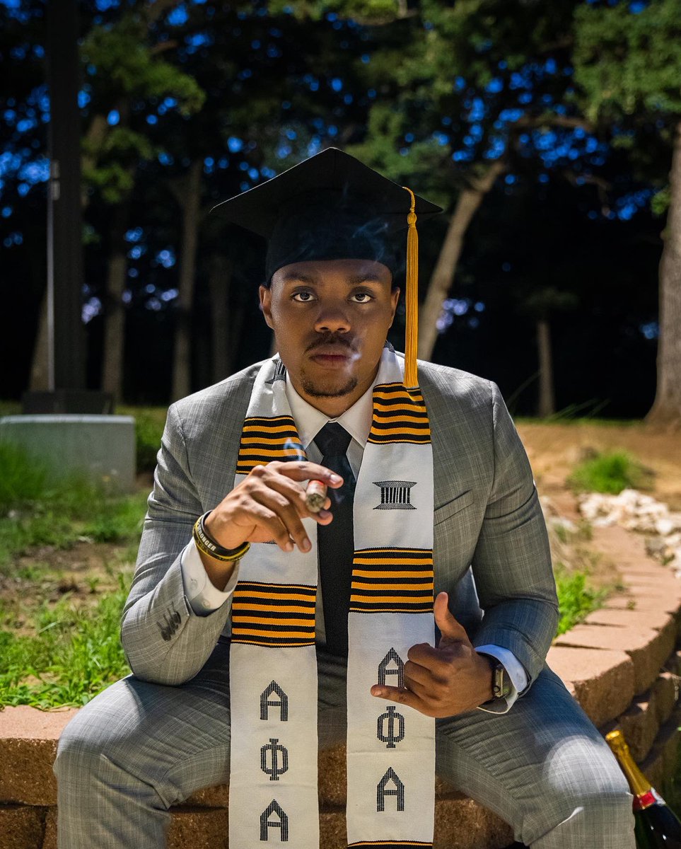 __Breeezzy's tweet photo. Less than 1 Day until Graduation🎓 https://t.co/q0In3AiJFz