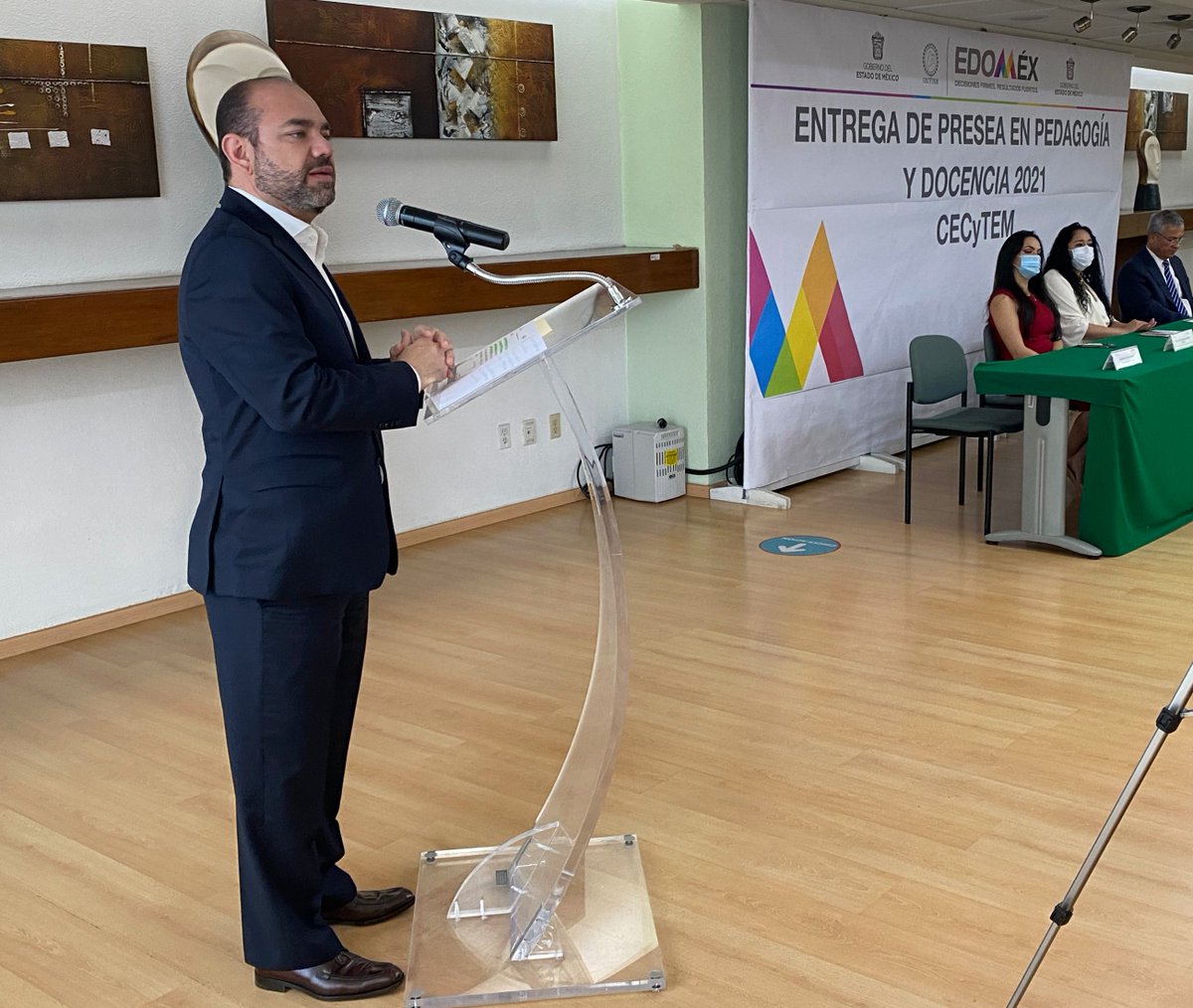 somoscecytem's tweet photo. Se llevo a cabo la entrega de la Presea en Pedagogía a la Docencia 2021 CECyTEM encabezada por el Director General @ignacio_rubi y el Subsecretario @israeljeronimol, reconociendo e incentivando la labor docente en apoyo a todos nuestros estudiantes.¡Enhorabuena! https://t.co/lA6cdrfKr9