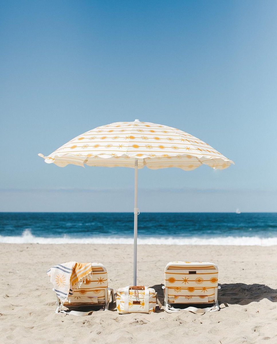 MySandCloud's tweet photo. Create the ultimate beach setup with all things Sand Cloud.🏖

All the beach accessories ready to shop now! Link in bio.😎

Featured: 
🌀Aelia Beach Umbrella - Sunflower
🌀Aelia Metal Beach Chair - Sunflower
🌀Aelia Cooler Bag - Sunflower
🌀Sol - Natural Towel

#savethefishies https://t.co/evUg5VA1Z9