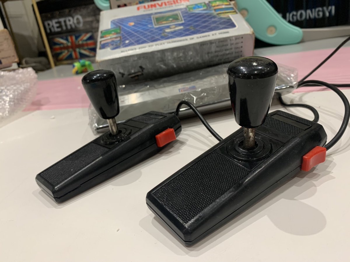 yuki19820811's tweet photo. My 80s TV GAME collection:
我的台灣老主機珍藏
台灣『亨和企業』所生產的
『funvision冒險家』電視遊樂器,
大約也是在1980年左右生產,
聽說是知名度最高的台製Atari 2600相容機。
#funvision冒險家電視遊樂器
#funvision https://t.co/iaPfc0b82C