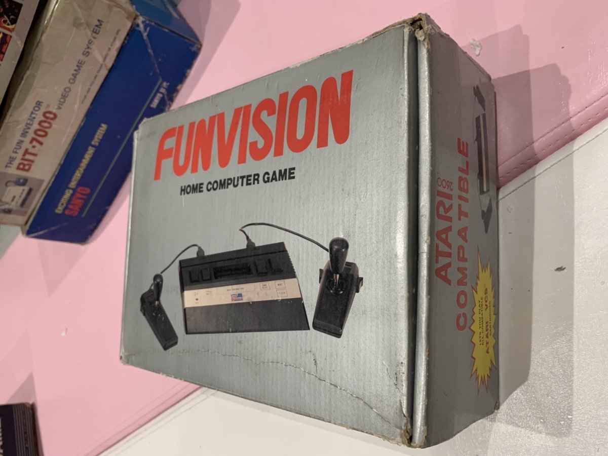 yuki19820811's tweet photo. My 80s TV GAME collection:
我的台灣老主機珍藏
台灣『亨和企業』所生產的
『funvision冒險家』電視遊樂器,
大約也是在1980年左右生產,
聽說是知名度最高的台製Atari 2600相容機。
#funvision冒險家電視遊樂器
#funvision https://t.co/iaPfc0b82C