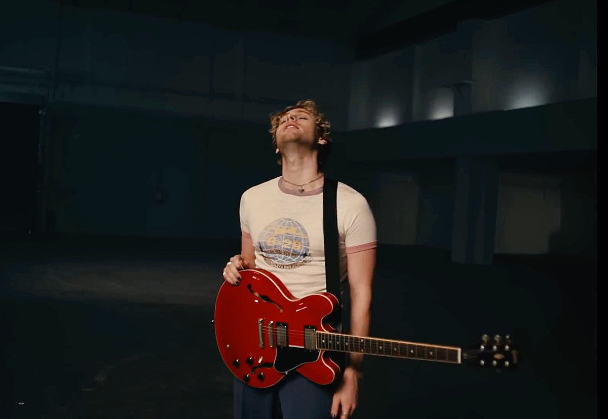 bestofsos's tweet photo. luke hemmings destroyed me in 2 seconds right here https://t.co/xKF7wWRdf1