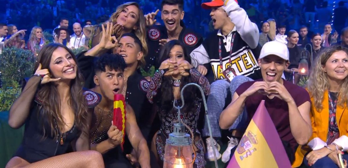 John_kraven97's tweet photo. La diversidad cultural que hay en una sola imagen representando a España me parece PRECIOSO #Eurovision #Chanel 💚🥭 https://t.co/qv0KW4IQVg