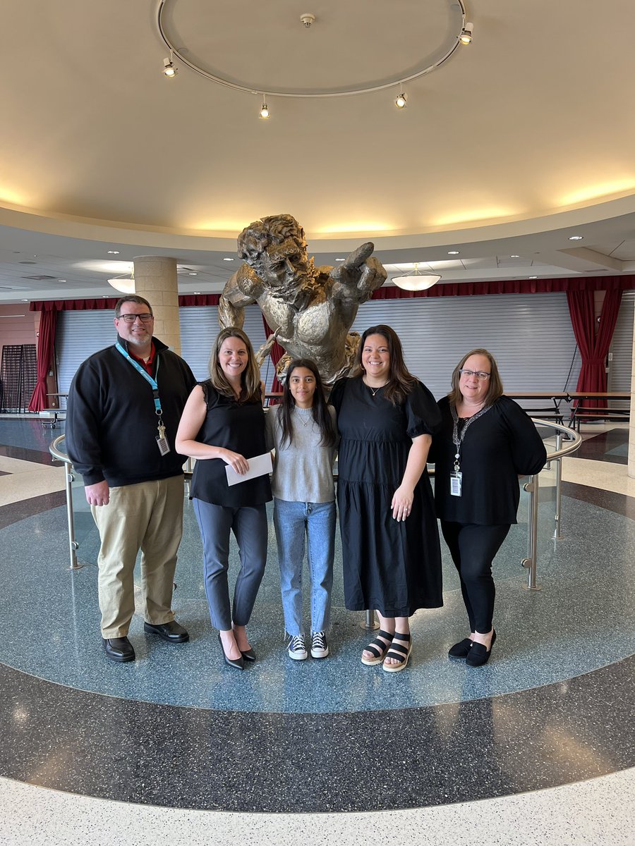 Flier_Wellness's tweet photo. Congrats Lesley Garcia Ochoa, this year's Lee Rochelle Memorial Scholarship recipient!! Mr. Rochelle was a Neptune grad, taught at NMS, &amp; coached the freshmen football team. His legacy lives on. ❤️🖤  (1/3) @KevMcC78 @TamiCrader #flierpride https://t.co/bDiTL1Sv8X