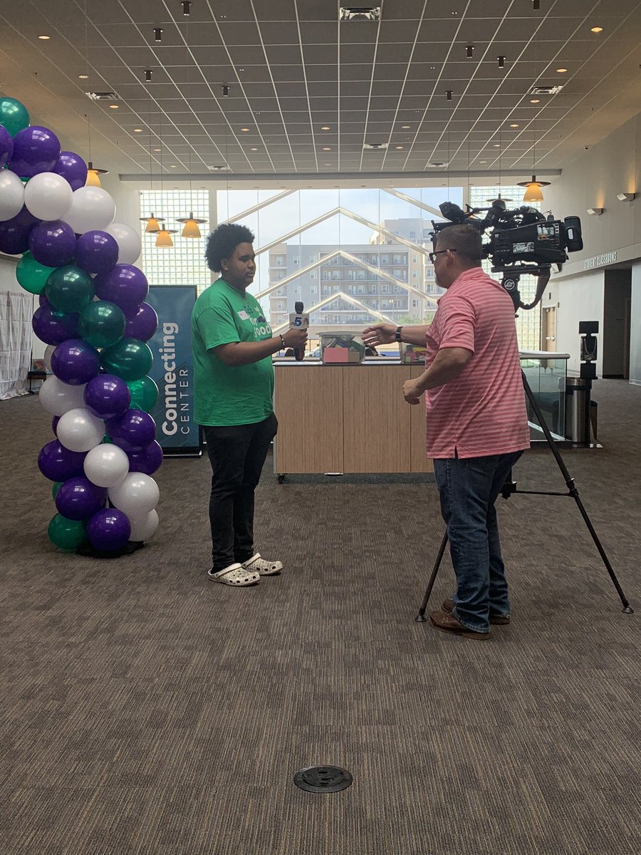 PersonalizeDISD's tweet photo. Students sharing their big ideas with @NBCDFW! @dallasschools @TransformDISD #dallaspitchforgood https://t.co/82YzltfxC9