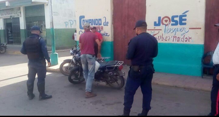 poliguarico15's tweet image. #13May|| En el marco de la Gran Misión @cuadrantdpaz se realiza Patrullaje Motorizado por diferentes sectores del Mpio. Ortiz, con el chequeo por SIIPOL de vehículos, motos y personas, brindando seguridad a todos los Habitantes de ese Municipio.
#VenezuelaInnova
#CCP2