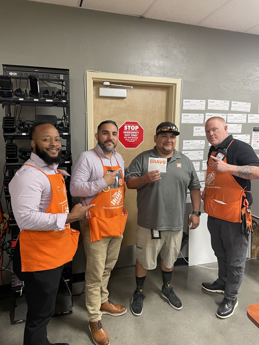 Recognizing Ray in receiving #8949 with a Safety Bravo for dock safety in receiving. Thank you sir, appreciate your engagement. #pacsouth #allin