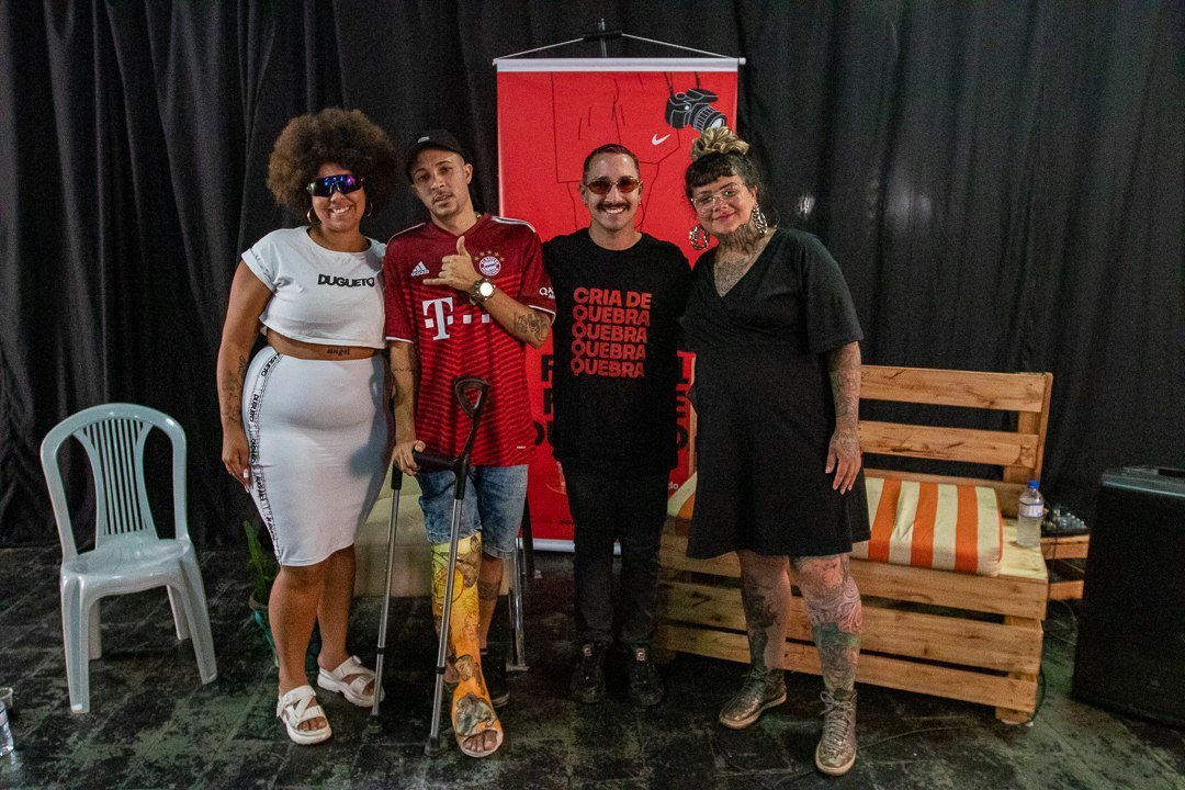 fotodequebrada's tweet photo. Allan Weber, Gu da Cei e Naiana Nati falaram sobre "Paisagem e Intervenções" na tarde desta sexta-feira 13 no Foto de Quebrada 🖤 Bom demais! 

📷: @luanhbastos

#fotodequebrada #fotografia #quebrada #foto #periferia https://t.co/2k8CUOSQmr
