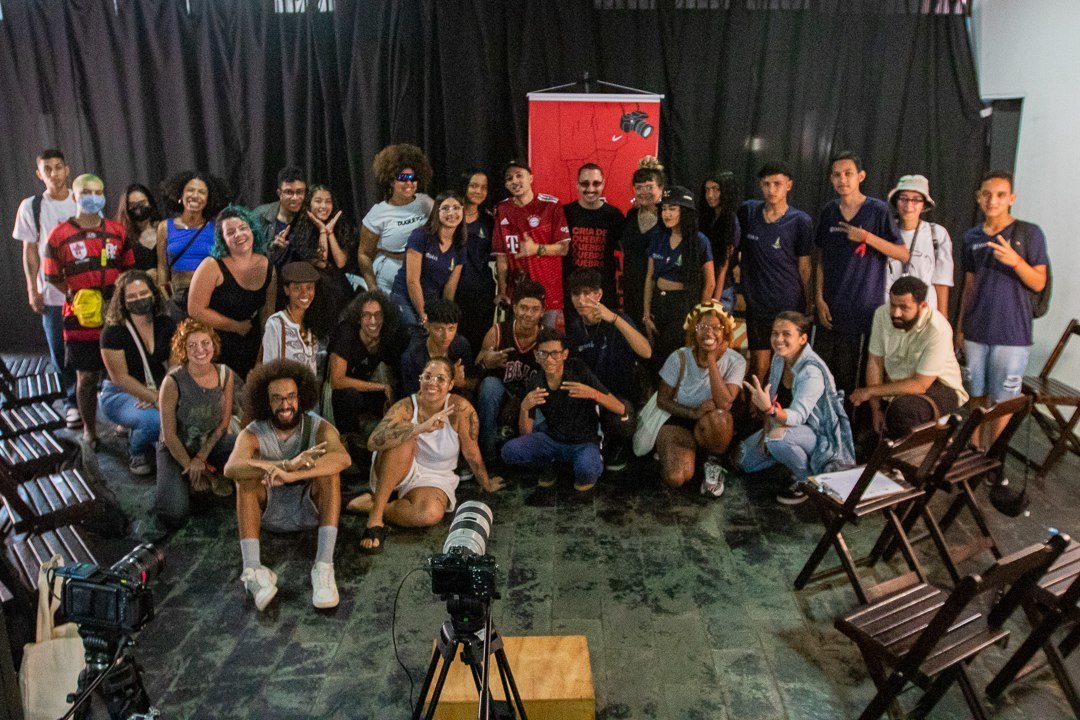 fotodequebrada's tweet photo. Allan Weber, Gu da Cei e Naiana Nati falaram sobre "Paisagem e Intervenções" na tarde desta sexta-feira 13 no Foto de Quebrada 🖤 Bom demais! 

📷: @luanhbastos

#fotodequebrada #fotografia #quebrada #foto #periferia https://t.co/2k8CUOSQmr