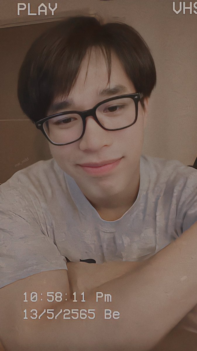 mild0622's tweet photo. p earthใส่แว่นก็หล่อเกินไปนะ👓😆

@EarthET4  
#WeNeedRakDiaoSS2
#earthet 
#RakDiao  #รักเดียว https://t.co/2Tf9xMojeq
