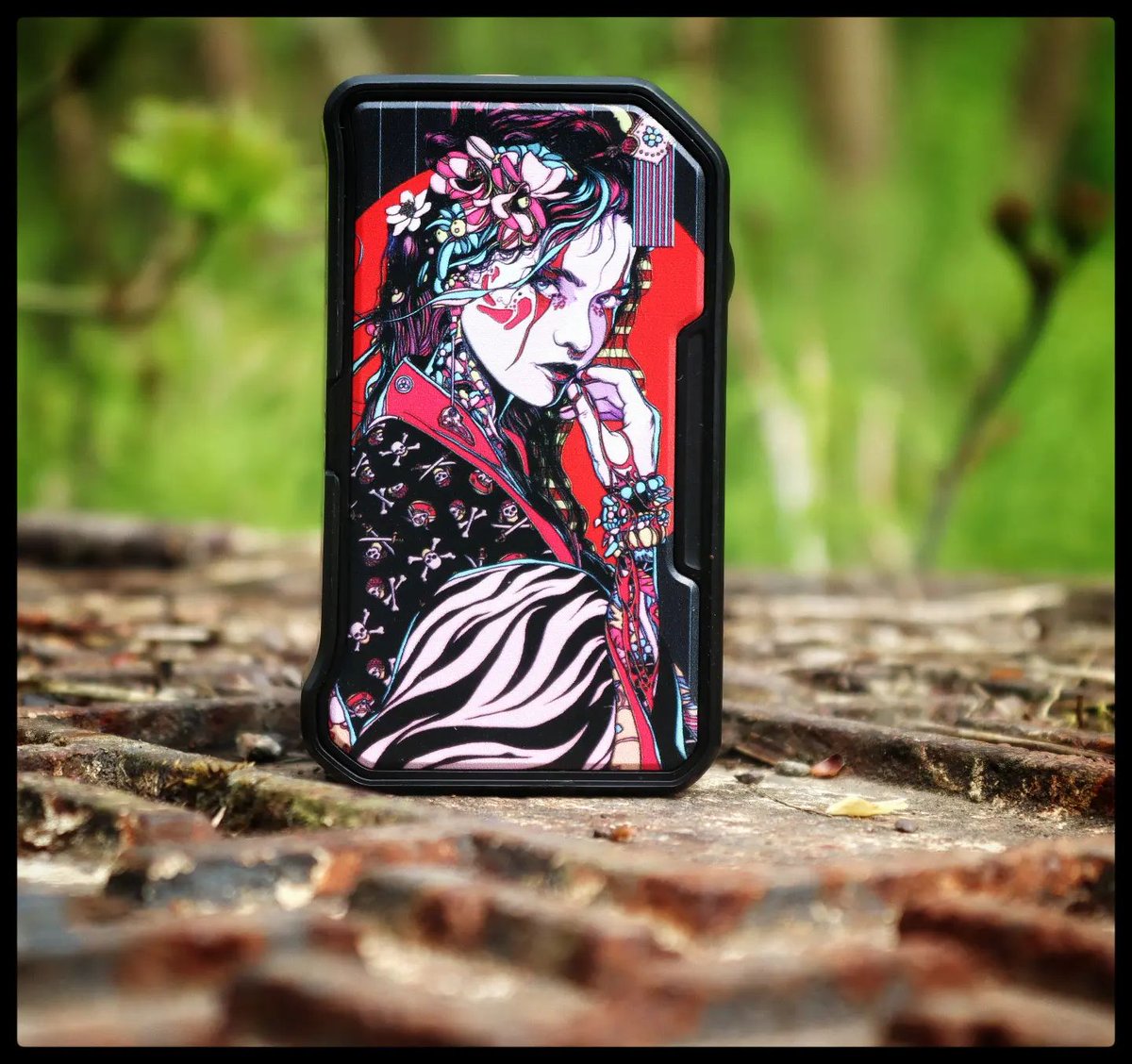 A glimpse of Geisha slipping thru the M VV II ♥️

Get yours now!
dovpo.com

📷: @frokentone_