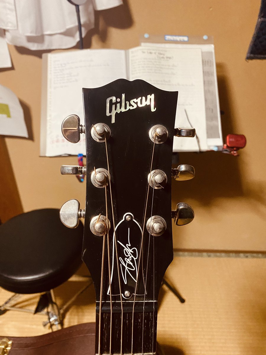 Lebry791's tweet photo. おはようございます❣️Just arrived my J-45 slash November brush, quite big neck, but I really Love it! I wan't to enjoy! https://t.co/nLVpHnI8RS