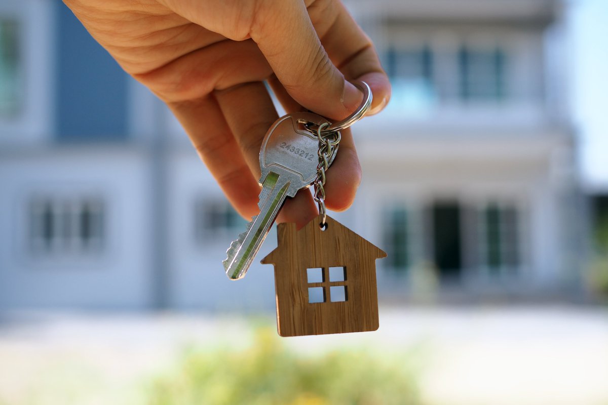 We're here to help along every step of the home buying process.

1️⃣ Affordability
2️⃣ Mortgage options
3️⃣ Pre-approval
4️⃣ House-hunting
5️⃣ Closing the deal
6️⃣ Managing your mortgage

Learn more here: spr.ly/6000zHRlQ