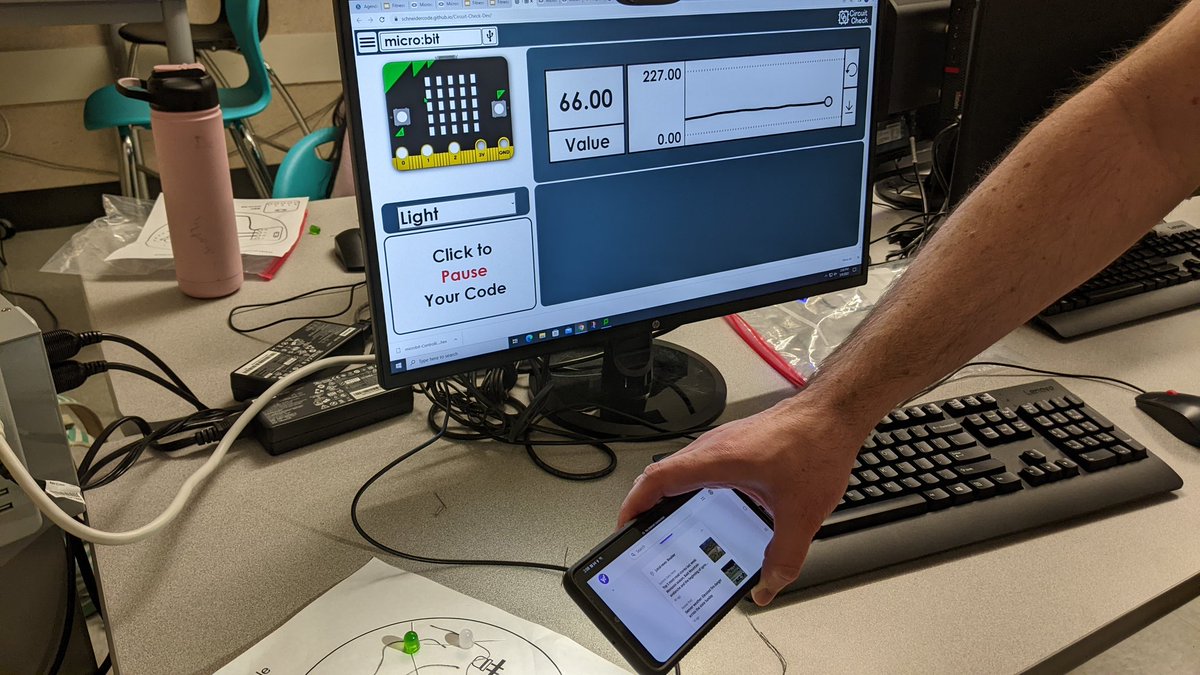 BoulderMai's tweet image. Students are using @CodeCraftCr8&apos;s debugging tools to help create a night light which will be part of our #etextile data display with the @microbit_edu @CUCraftLab @cuatlas @AltonaAP @ChrisMFrank @lacrosse_jeremy