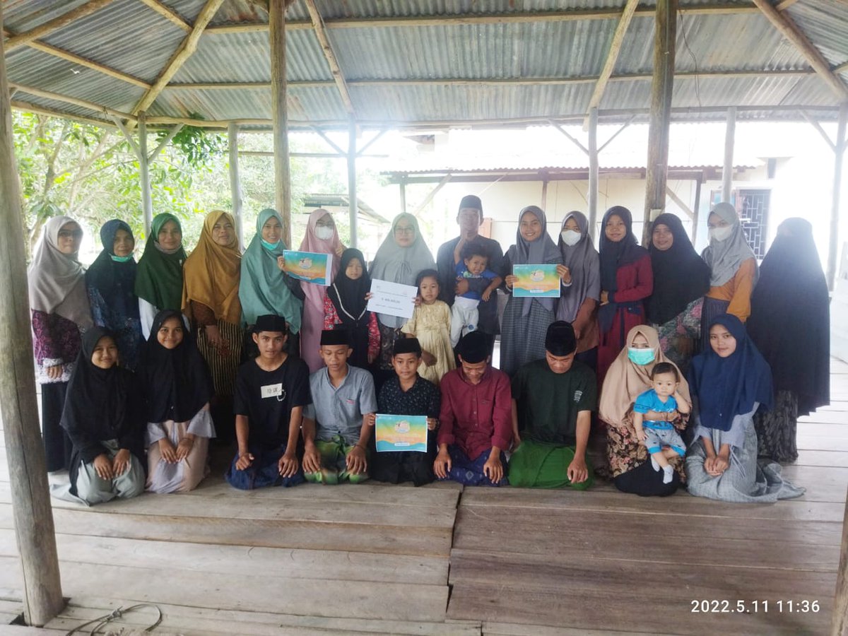 iknggra's tweet photo. Kegiatan penyerahan THR on bound LAZNAS BSM UMAT ke Yayasan Noor el Haya @Laznas_Bsm #thronbound https://t.co/LWh7WWn1dG