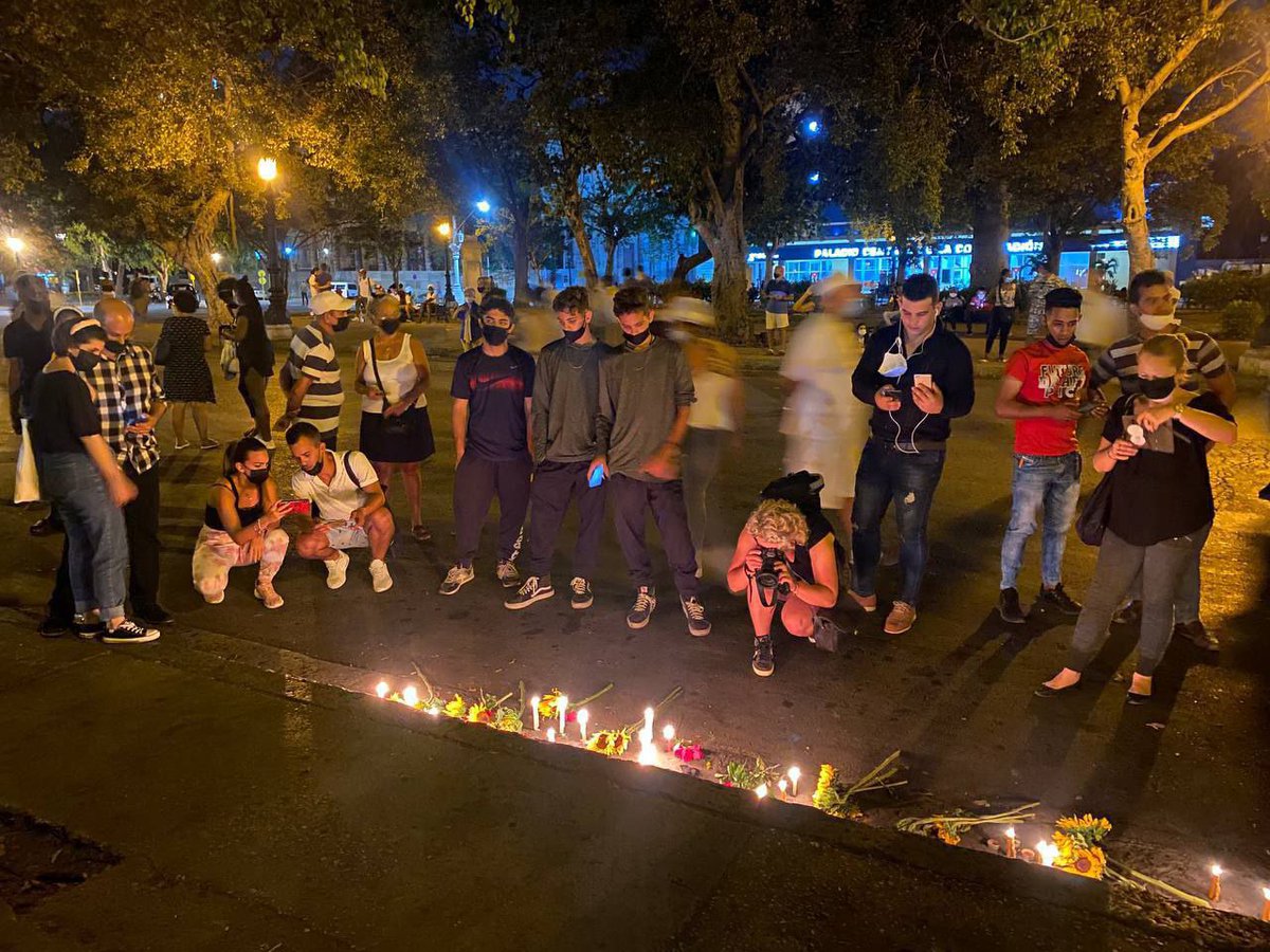 ElyLoquerita's tweet photo. Aquellos que amamos nunca pueden estar más lejos que a un pensamiento de distancia. Mientras que exista un recuerdo de ellos, vivirán por siempre en nuestros ❤ #CompartimosElDolor #SiempreConNosotros #FuerzaCuba #HotelSaratoga https://t.co/08g8IKRSqi