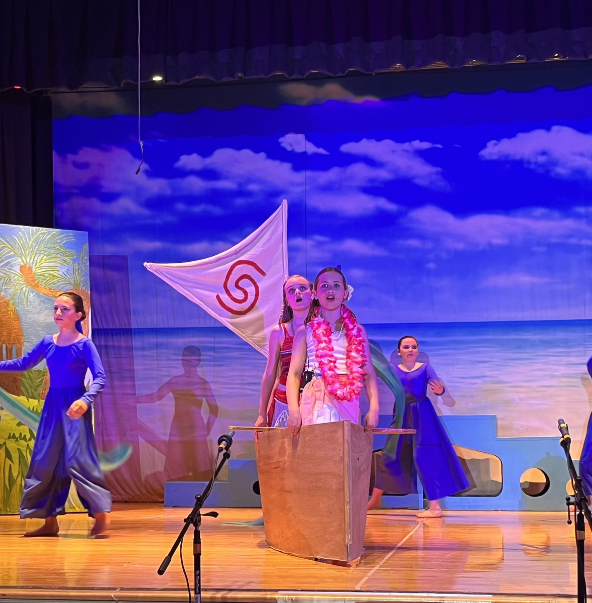 Shatekon's tweet photo. The Shatekon Drama Club does it again! The best production of Moana with a live audience. Bravo to the cast and crew!!! https://t.co/m4CP15okTs