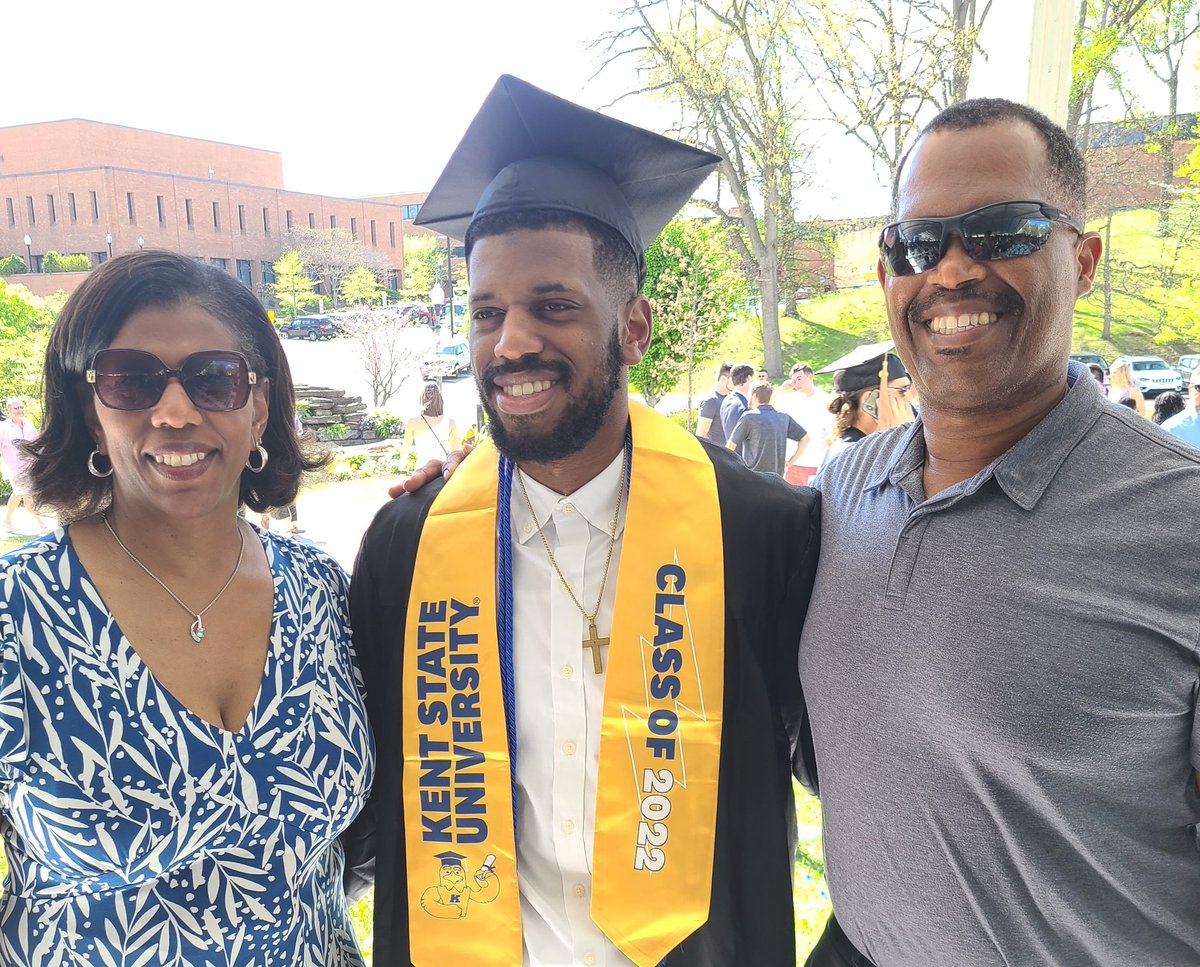 esimmons1212's tweet photo. Extremely proud of our son Christopher for receiving his Bachelors in Business Administration🎓 from @KentState
#Classof2022
#cumlaude #FlashesForever #FridayThe13th #expectinggreatthings https://t.co/Z8VKkPyVMf